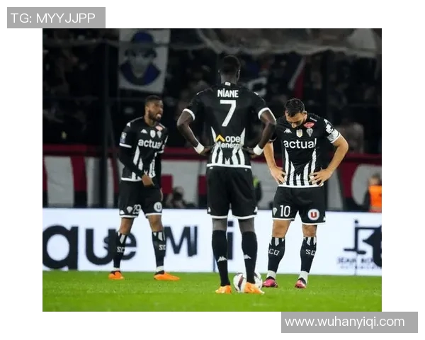 昂热与里昂的精彩对决结果揭晓赛季表现分析与未来展望