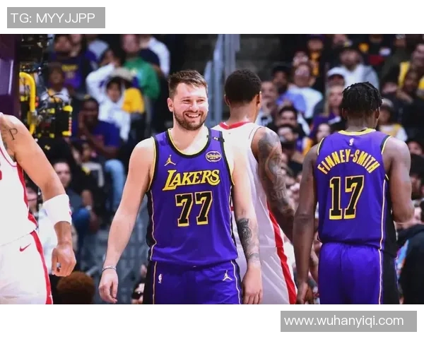 湖人队与火箭队今日激战回顾及精彩瞬间分析 湖人队与火箭队今日激战回顾及精彩瞬间分析