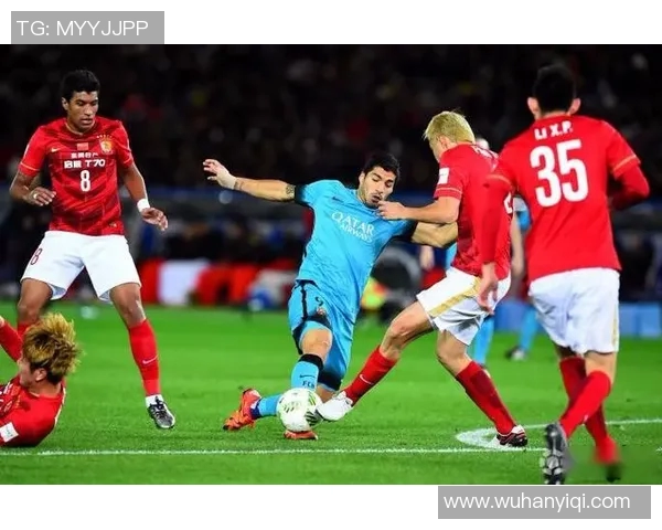 巴萨与恒大激战全场回顾球迷热情高涨精彩瞬间不容错过