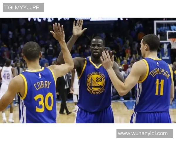 勇士与灰熊季后赛激战回顾球员表现与战术分析全景呈现