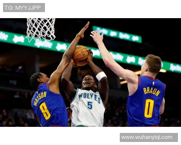 掘金与凯尔特人激战正酣解说员带你领略精彩瞬间