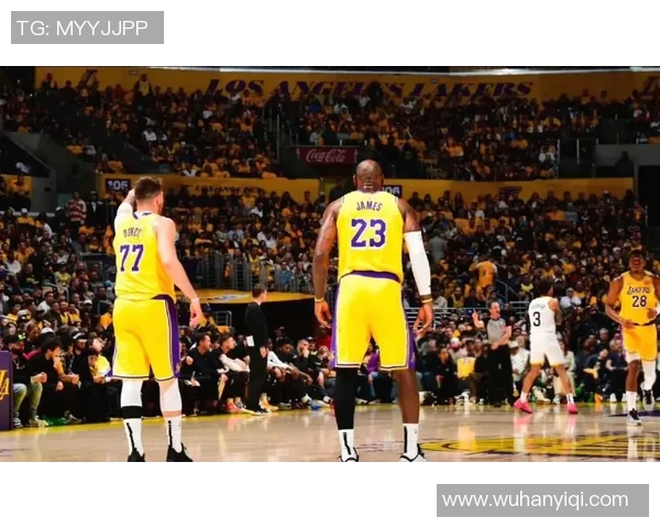 湖人对决热火精彩瞬间剪辑回顾展现篮球魅力与激情对抗